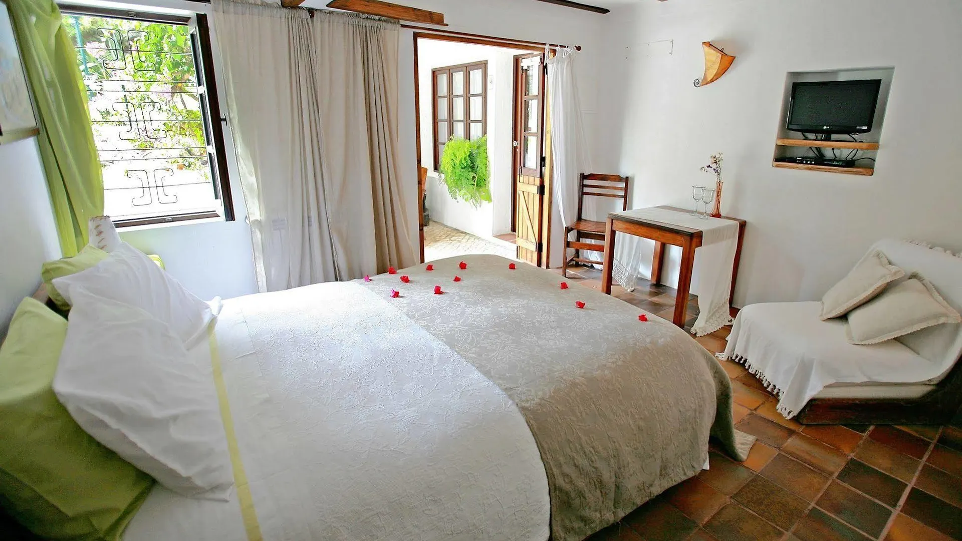 Uma Casa A Beira Sol Bed & Breakfast Lagos 3*,  Portugal
